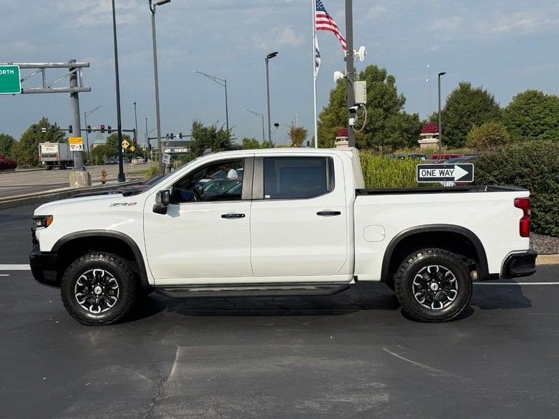 Chevrolet Silverado 1500 Vehicle Full-screen Gallery Image 2