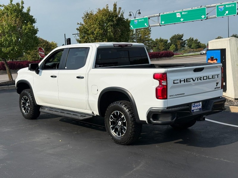 Chevrolet Silverado 1500 Vehicle Full-screen Gallery Image 3