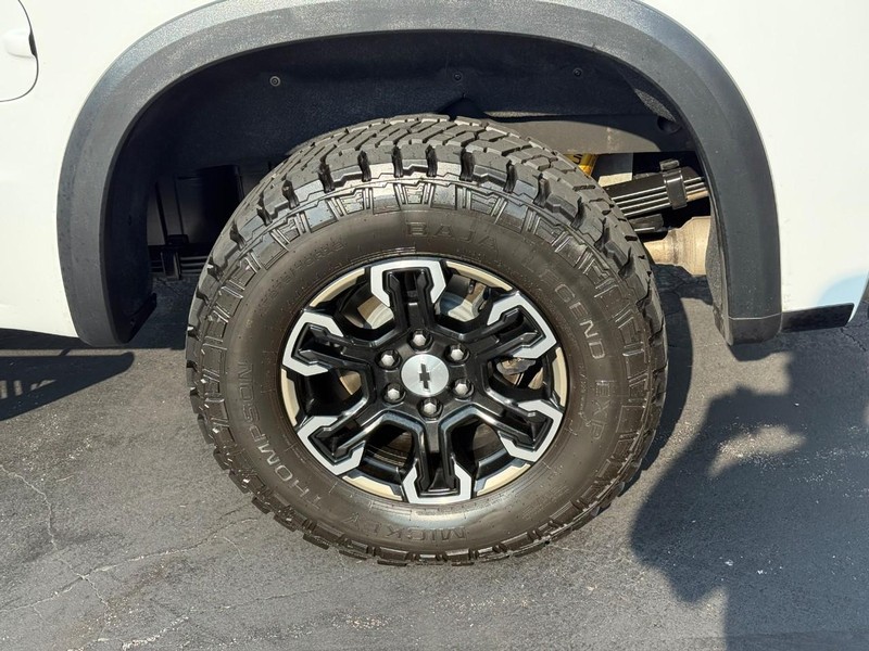 Chevrolet Silverado 1500 Vehicle Full-screen Gallery Image 4