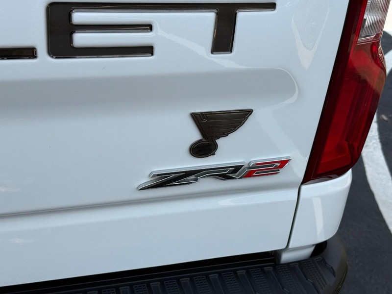 Chevrolet Silverado 1500 Vehicle Full-screen Gallery Image 5