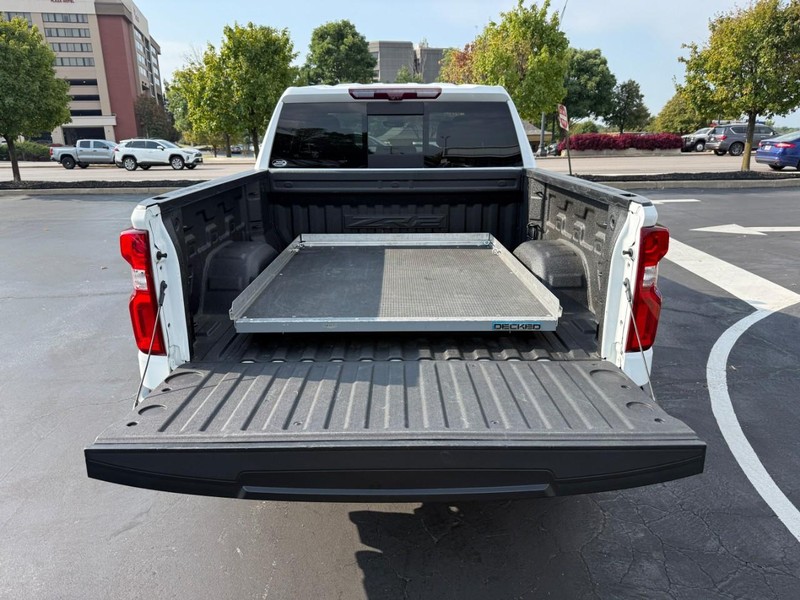 Chevrolet Silverado 1500 Vehicle Full-screen Gallery Image 6