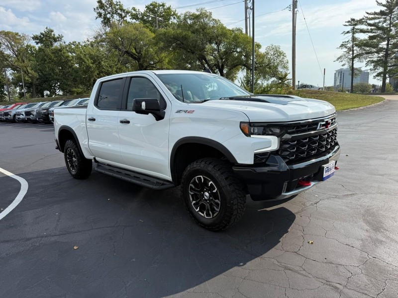 Chevrolet Silverado 1500 Vehicle Full-screen Gallery Image 9
