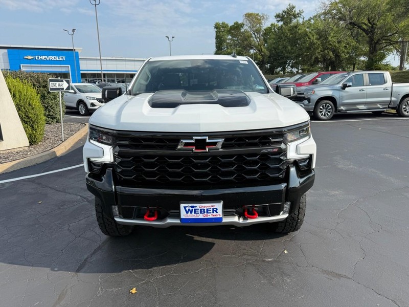 Chevrolet Silverado 1500 Vehicle Full-screen Gallery Image 10