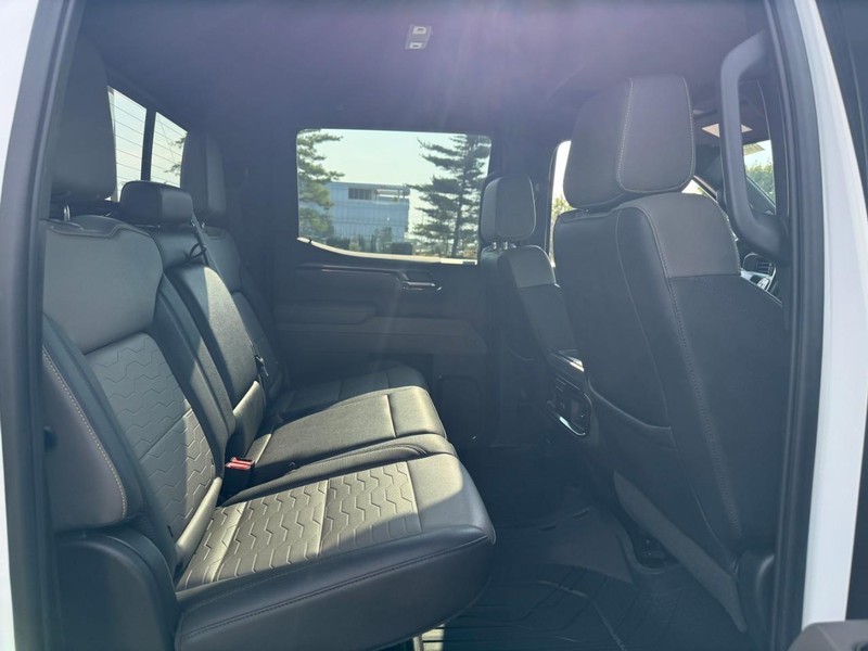 Chevrolet Silverado 1500 Vehicle Full-screen Gallery Image 11