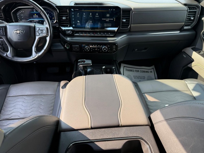 Chevrolet Silverado 1500 Vehicle Full-screen Gallery Image 12