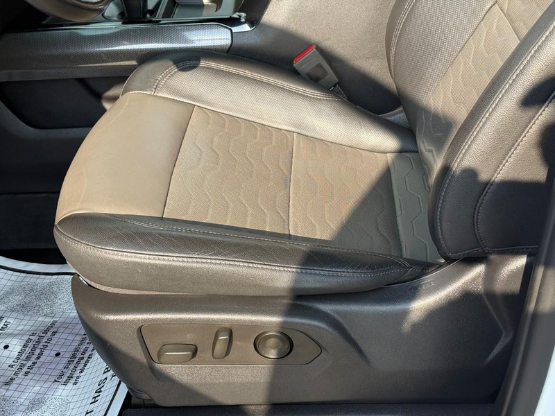 Chevrolet Silverado 1500 Vehicle Full-screen Gallery Image 18