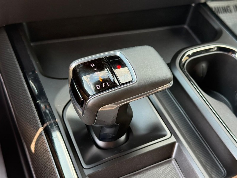 Chevrolet Silverado 1500 Vehicle Full-screen Gallery Image 22