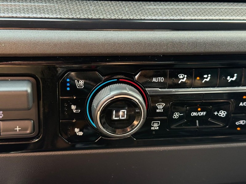Chevrolet Silverado 1500 Vehicle Full-screen Gallery Image 23
