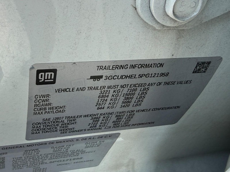 Chevrolet Silverado 1500 Vehicle Full-screen Gallery Image 26
