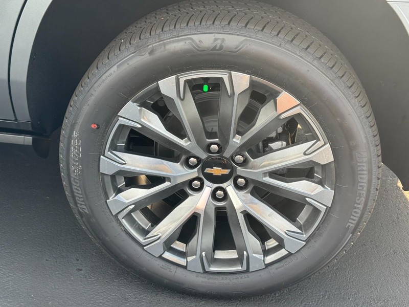 Chevrolet Tahoe Vehicle Full-screen Gallery Image 4
