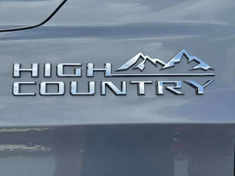 Chevrolet Tahoe Vehicle Full-screen Gallery Image 5