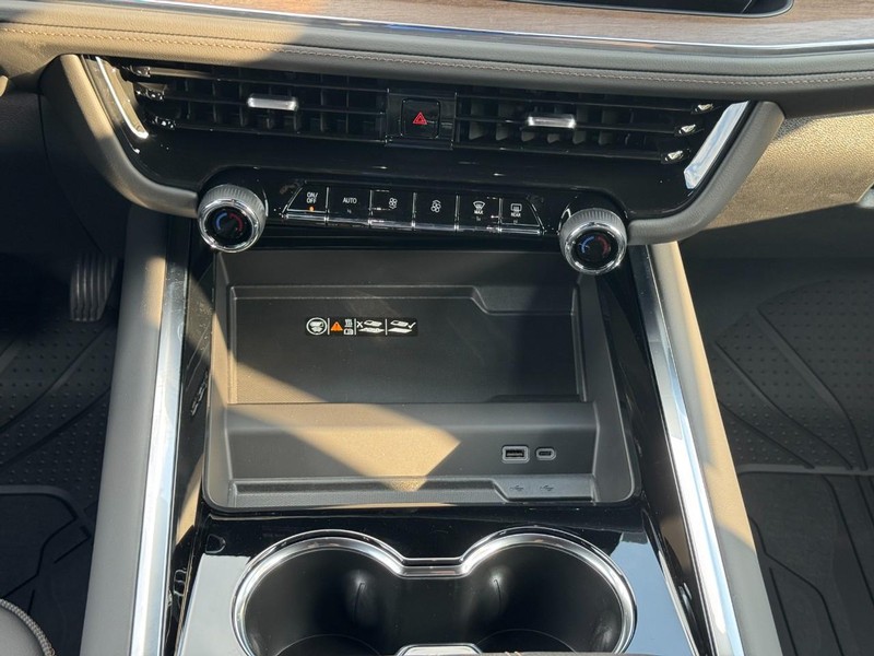 Chevrolet Tahoe Vehicle Full-screen Gallery Image 12