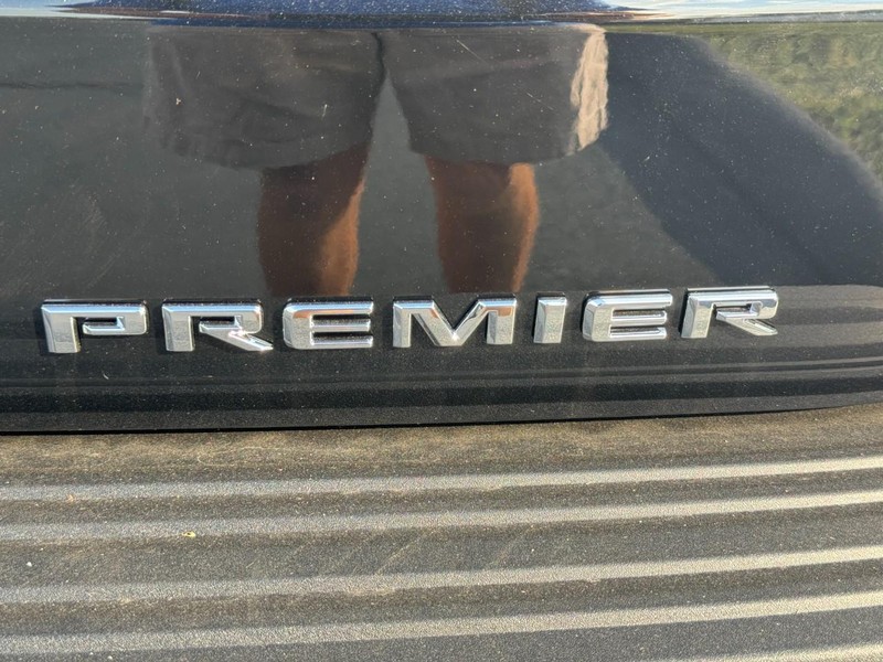 Chevrolet Tahoe Vehicle Full-screen Gallery Image 4