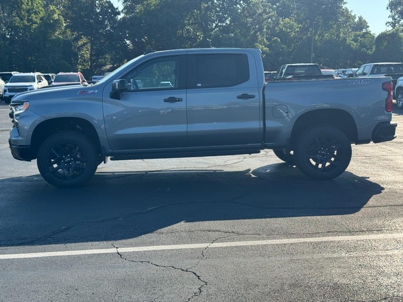 Chevrolet Silverado 1500 Vehicle Full-screen Gallery Image 2