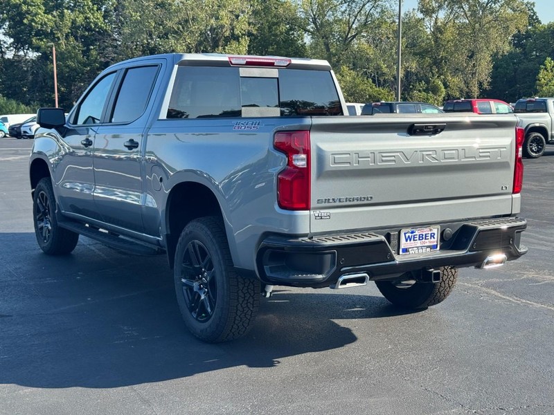Chevrolet Silverado 1500 Vehicle Full-screen Gallery Image 3