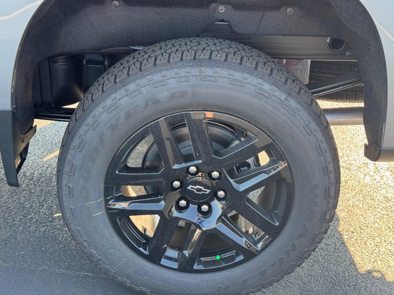 Chevrolet Silverado 1500 Vehicle Full-screen Gallery Image 5