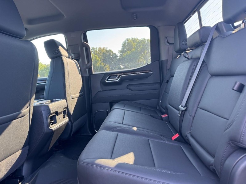 Chevrolet Silverado 1500 Vehicle Full-screen Gallery Image 6