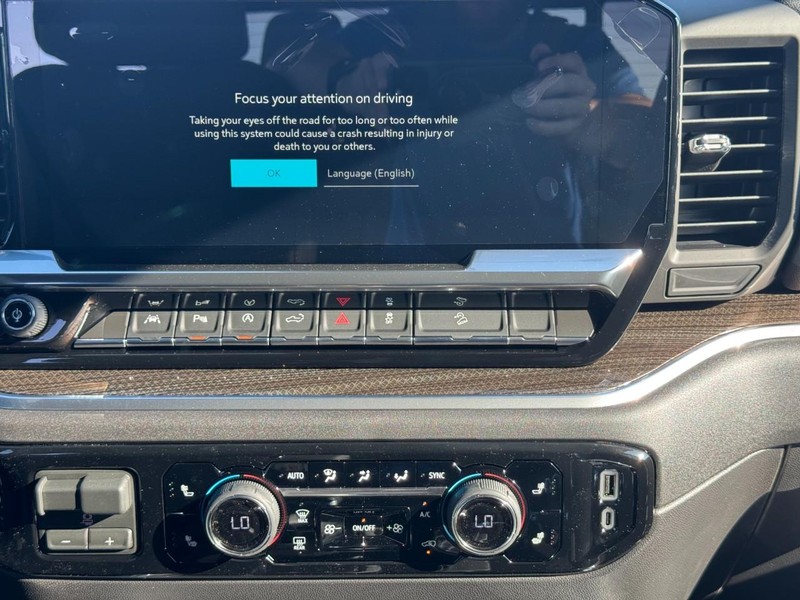 Chevrolet Silverado 1500 Vehicle Full-screen Gallery Image 9