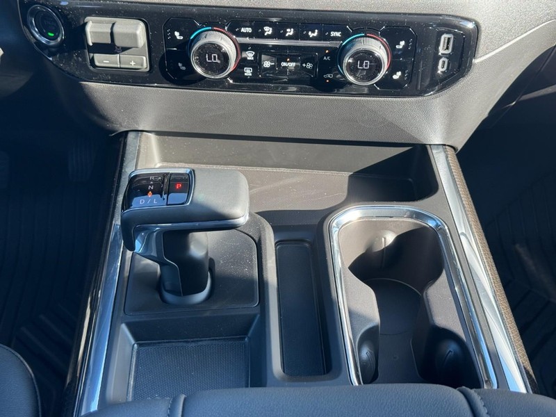 Chevrolet Silverado 1500 Vehicle Full-screen Gallery Image 10