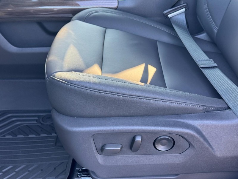 Chevrolet Silverado 1500 Vehicle Full-screen Gallery Image 11