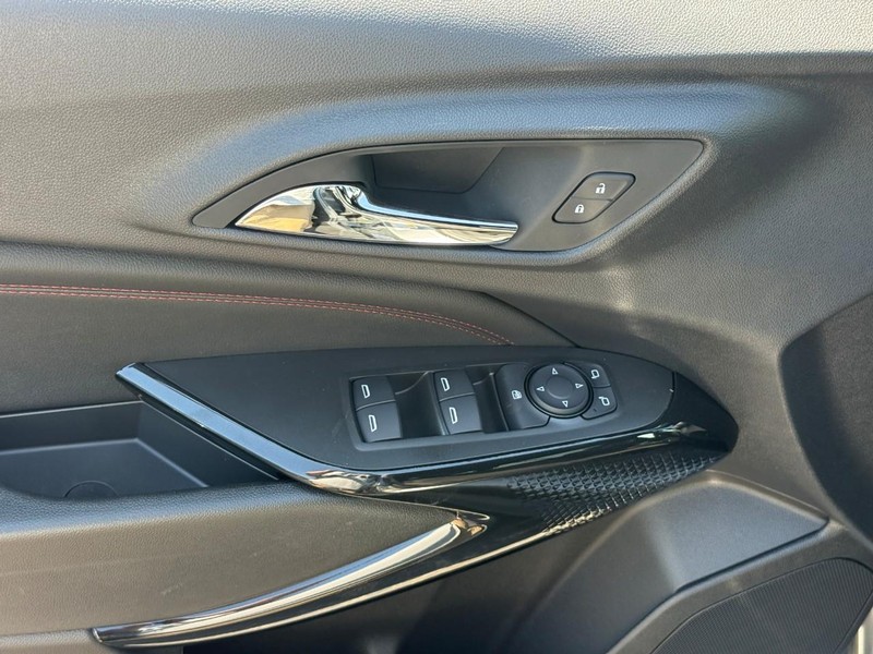 Chevrolet Trax Vehicle Full-screen Gallery Image 10