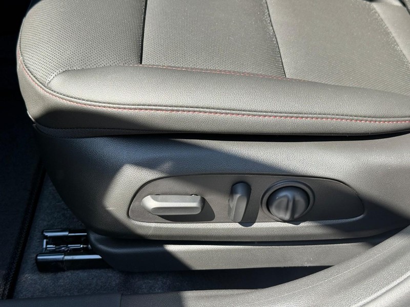 Chevrolet Trax Vehicle Full-screen Gallery Image 12