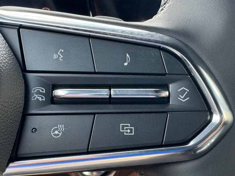 Chevrolet Suburban Vehicle Full-screen Gallery Image 16