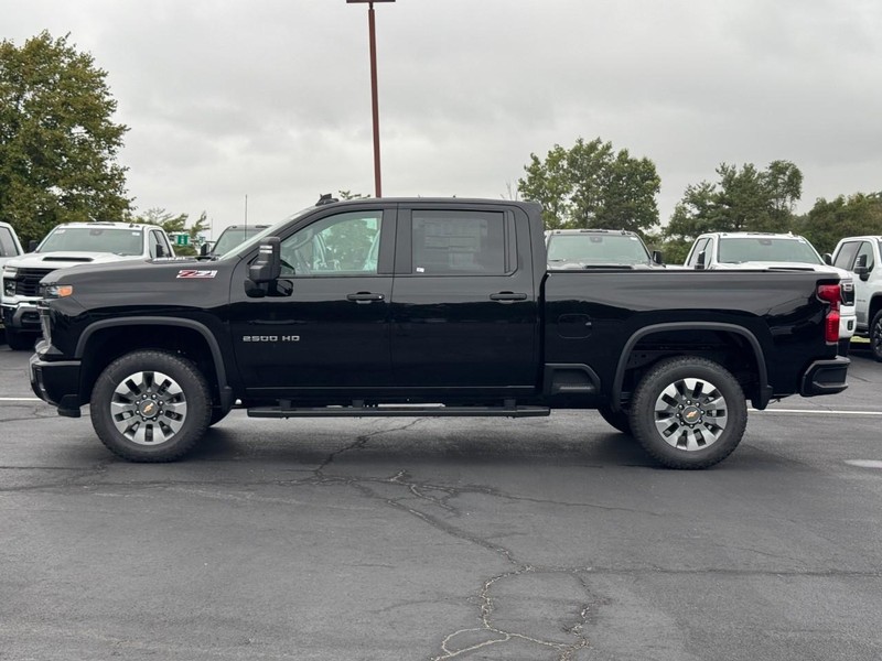 Chevrolet Silverado 2500HD Vehicle Full-screen Gallery Image 2