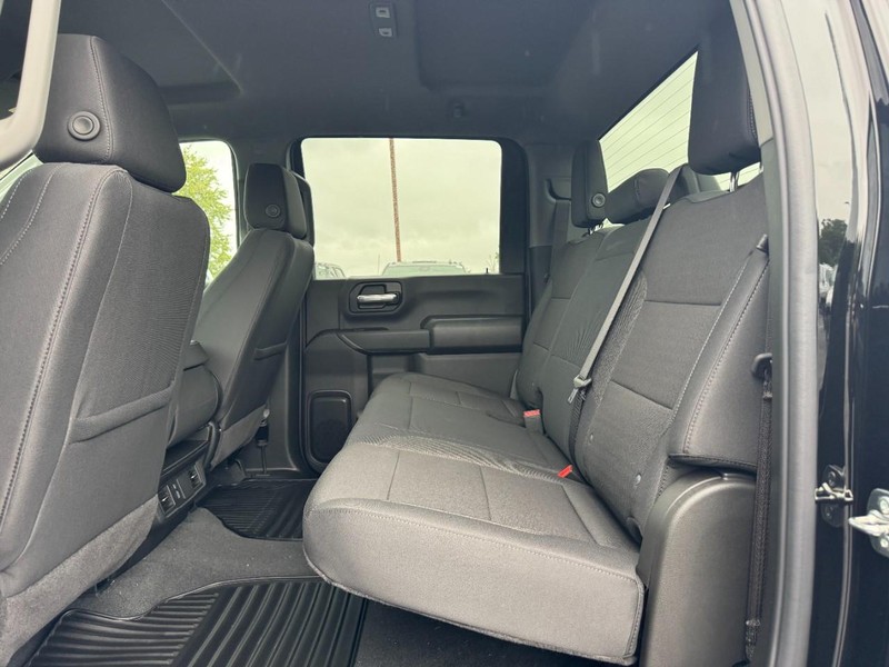 Chevrolet Silverado 2500HD Vehicle Full-screen Gallery Image 7