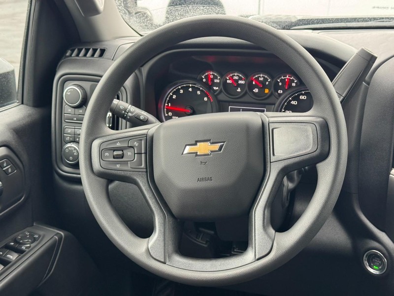 Chevrolet Silverado 2500HD Vehicle Full-screen Gallery Image 9