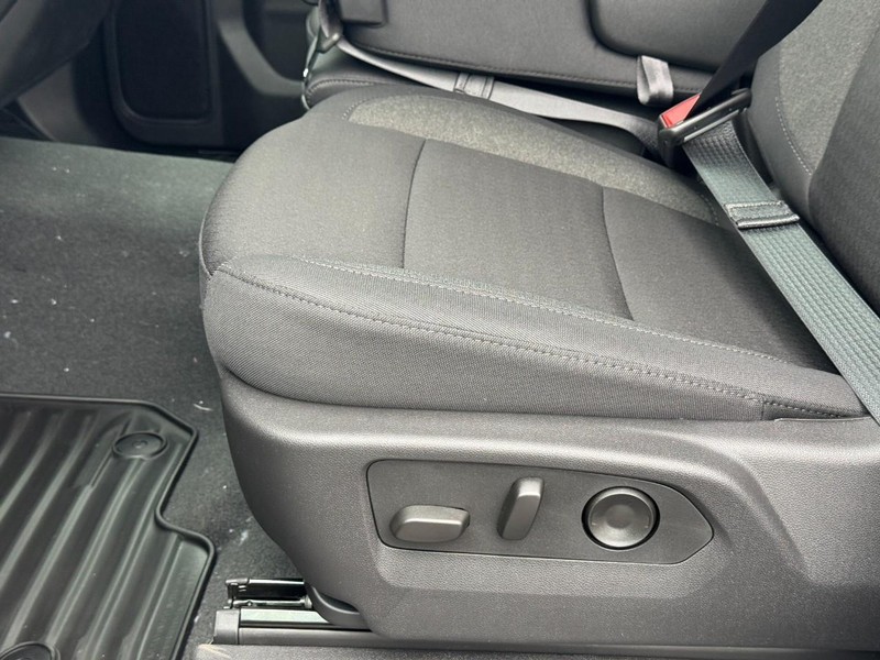 Chevrolet Silverado 2500HD Vehicle Full-screen Gallery Image 11