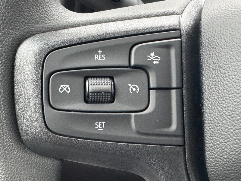 Chevrolet Silverado 2500HD Vehicle Full-screen Gallery Image 13
