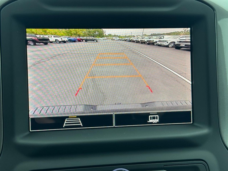 Chevrolet Silverado 2500HD Vehicle Full-screen Gallery Image 15