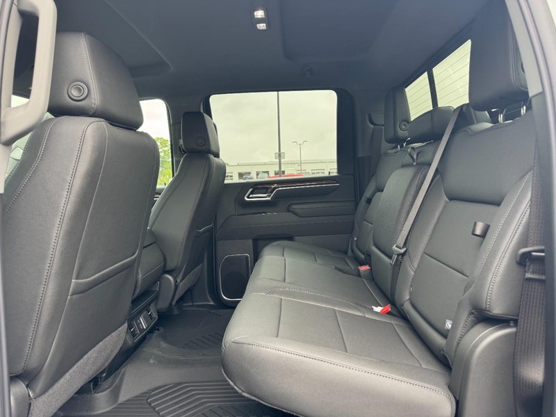 Chevrolet Silverado 2500HD Vehicle Full-screen Gallery Image 6
