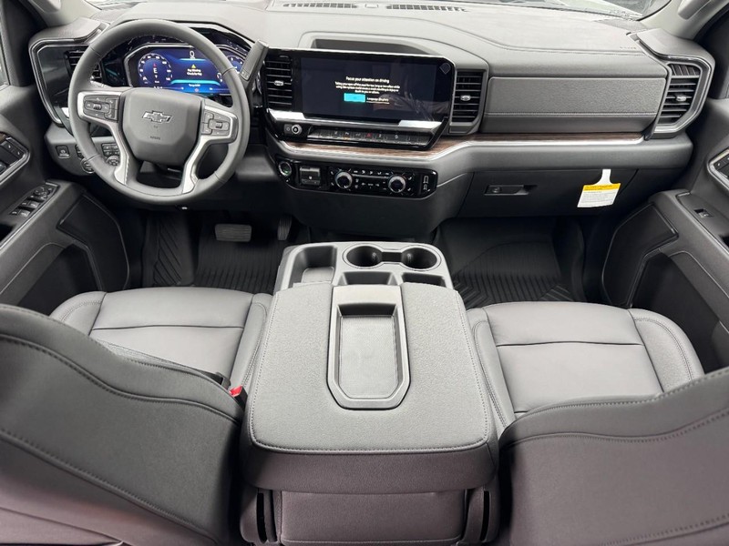 Chevrolet Silverado 2500HD Vehicle Full-screen Gallery Image 7