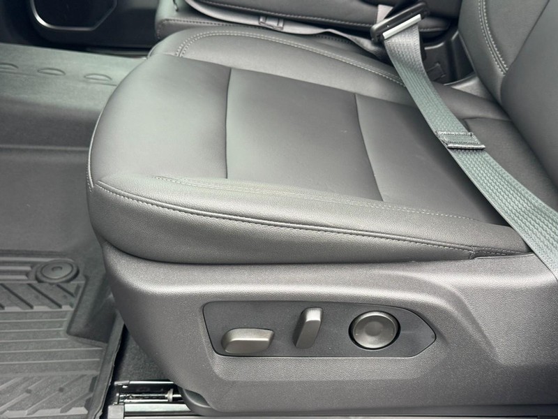 Chevrolet Silverado 2500HD Vehicle Full-screen Gallery Image 10