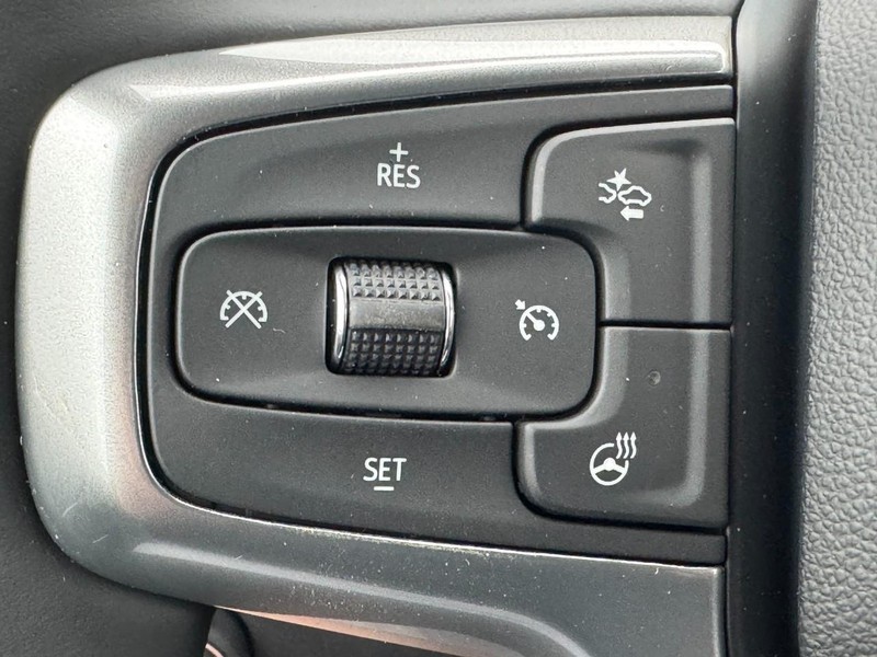 Chevrolet Silverado 2500HD Vehicle Full-screen Gallery Image 12