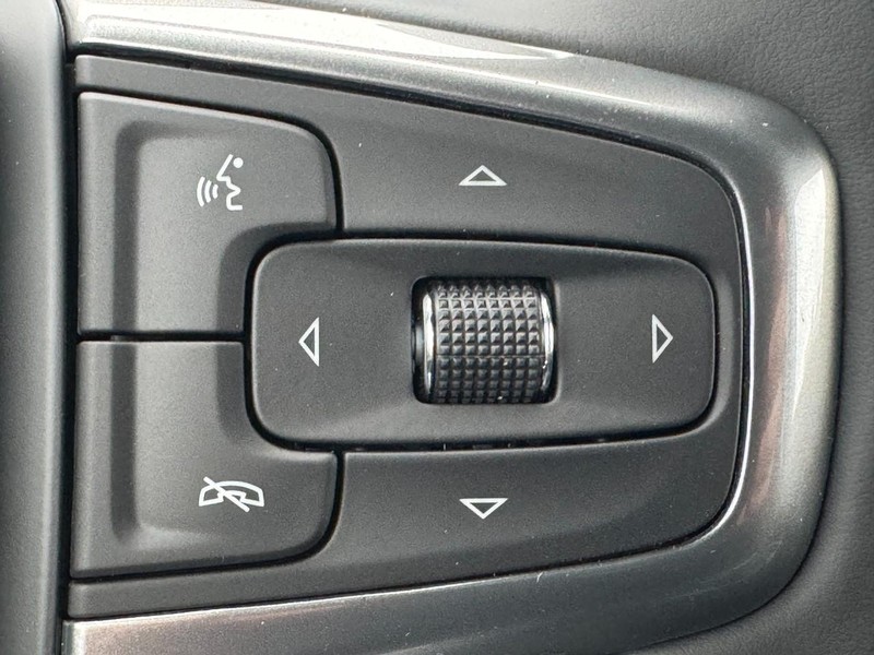 Chevrolet Silverado 2500HD Vehicle Full-screen Gallery Image 13