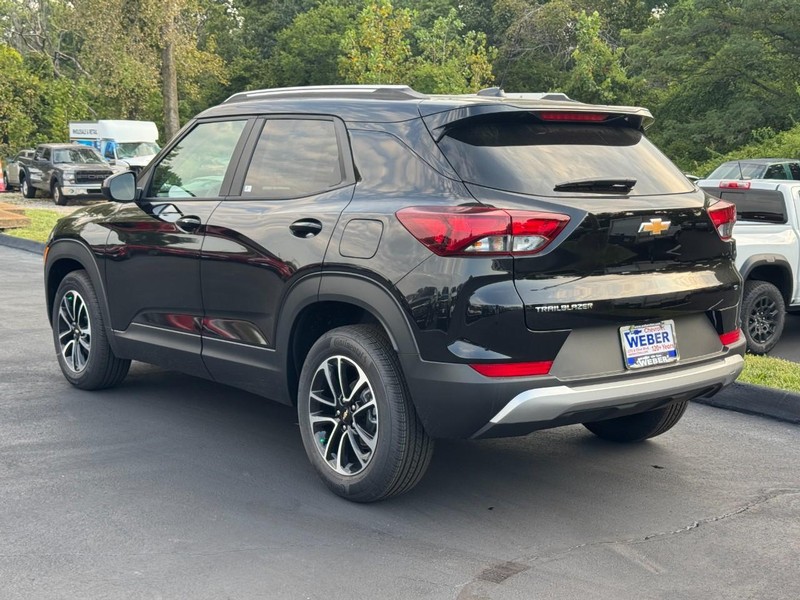 Chevrolet TrailBlazer Vehicle Full-screen Gallery Image 3