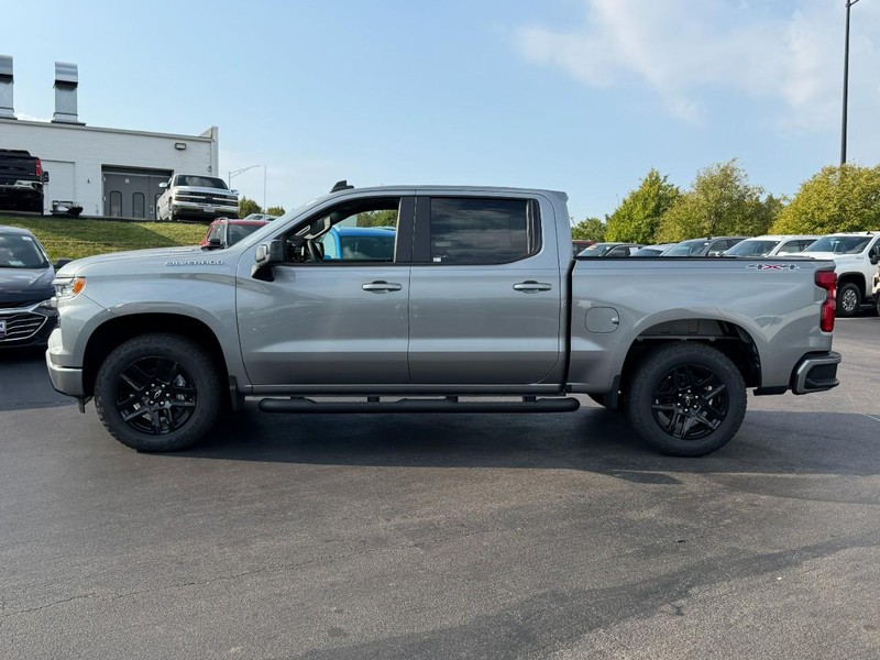 Chevrolet Silverado 1500 Vehicle Full-screen Gallery Image 2