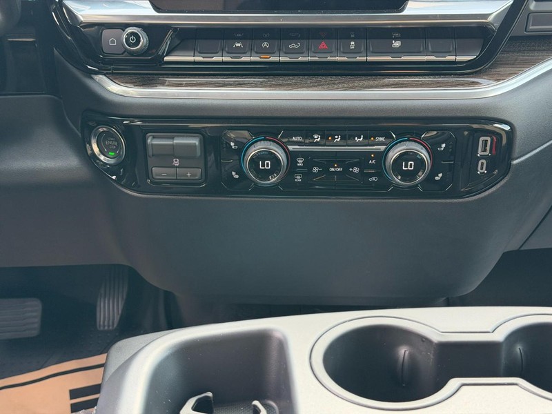 Chevrolet Silverado 1500 Vehicle Full-screen Gallery Image 8
