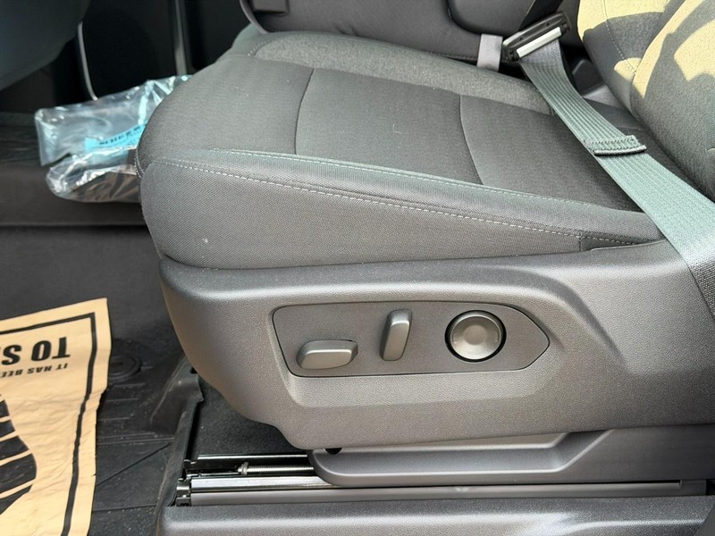 Chevrolet Silverado 1500 Vehicle Full-screen Gallery Image 10
