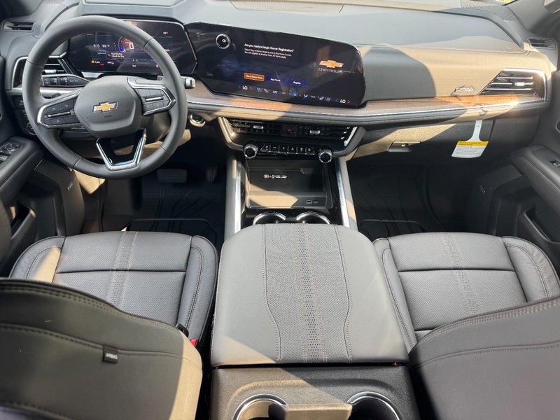 Chevrolet Suburban Vehicle Full-screen Gallery Image 9