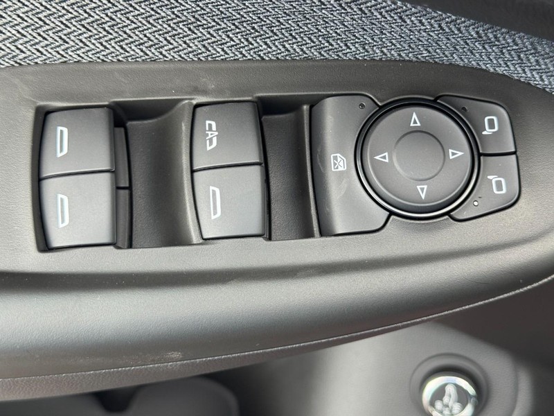 Chevrolet TrailBlazer Vehicle Full-screen Gallery Image 12