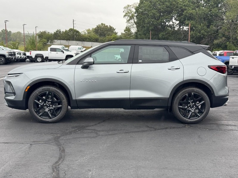 Chevrolet Blazer Vehicle Full-screen Gallery Image 2