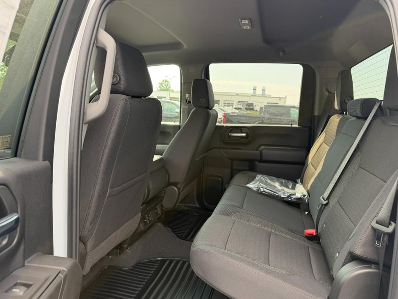 Chevrolet Silverado 2500HD Vehicle Full-screen Gallery Image 4