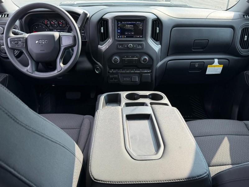 Chevrolet Silverado 2500HD Vehicle Full-screen Gallery Image 5