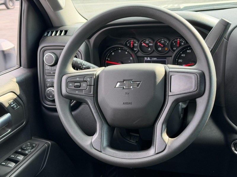 Chevrolet Silverado 2500HD Vehicle Full-screen Gallery Image 6