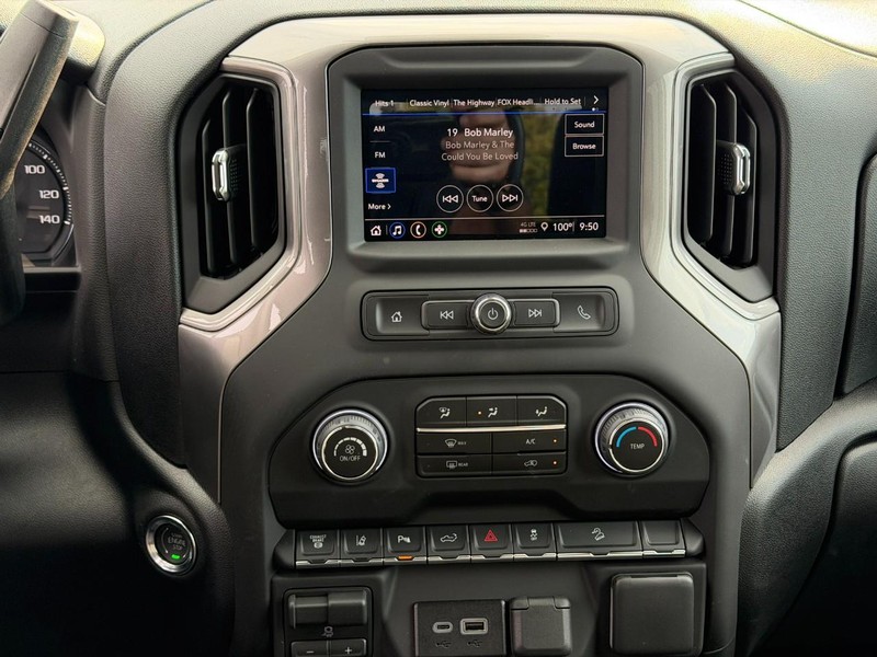 Chevrolet Silverado 2500HD Vehicle Full-screen Gallery Image 7
