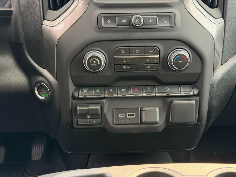 Chevrolet Silverado 2500HD Vehicle Full-screen Gallery Image 8